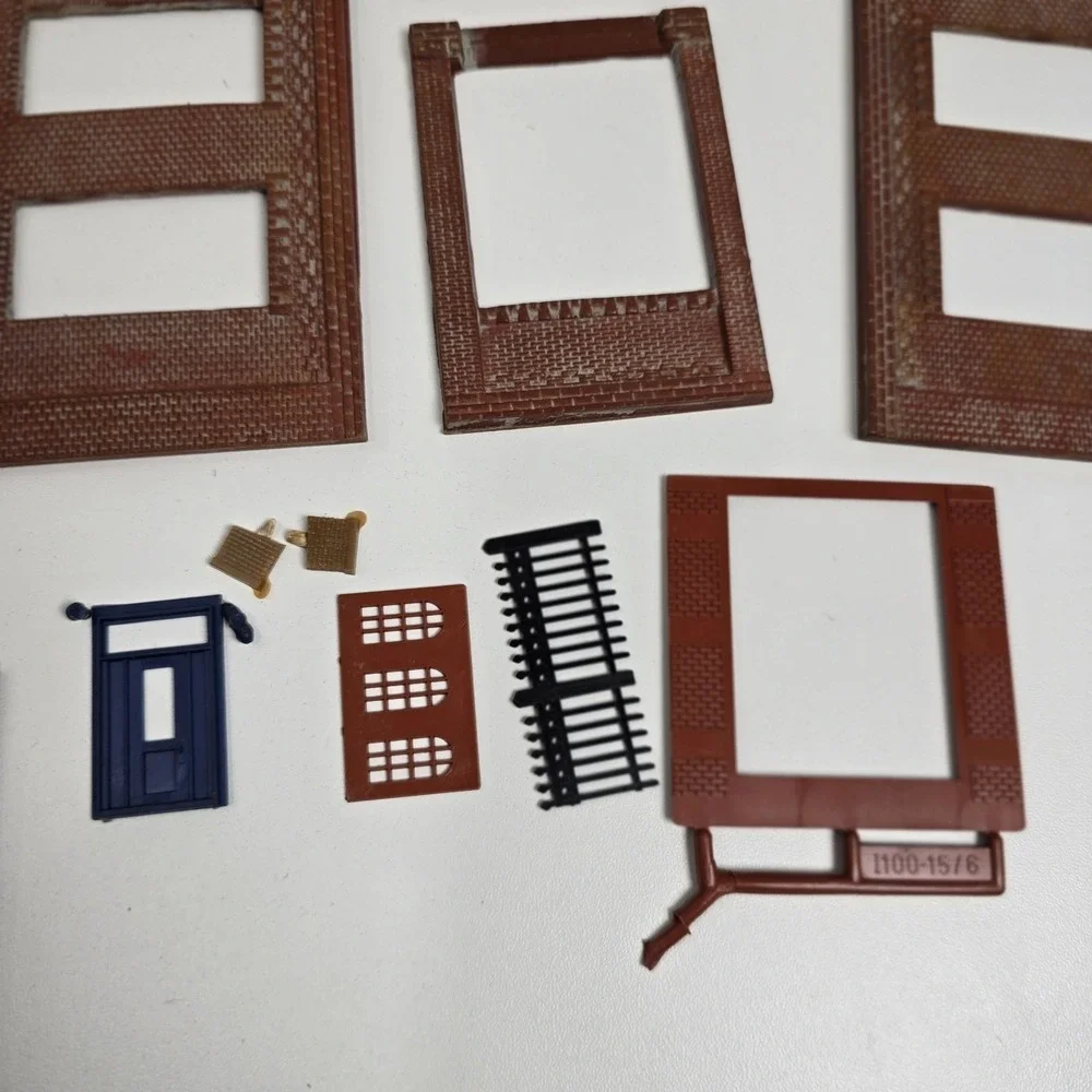 Korber Models HO Scale 3 Stall Roundhouse Kit No 104 PARTS REPAIR Incomplete Set